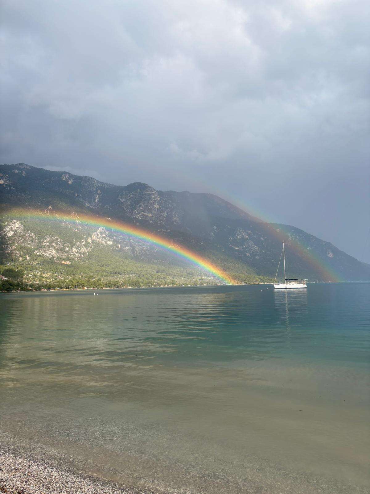 Akbük Koyu’nda Kartpostallık Manzara: Çifte Gökkuşağı Hayran Bıraktı 2